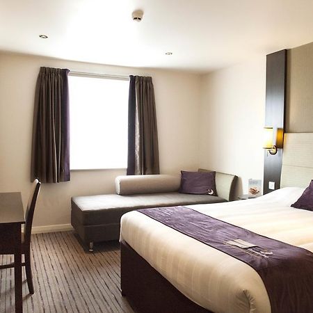 Premier Inn 奥尔德肖特 外观 照片