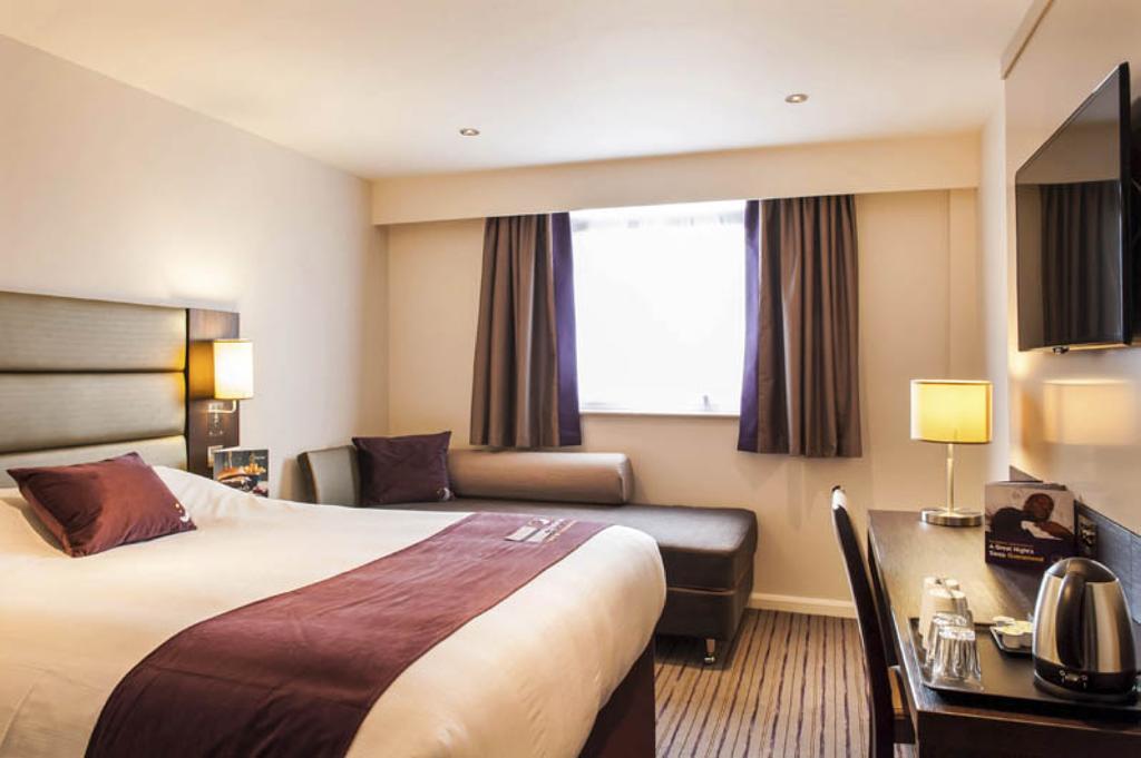 Premier Inn 奥尔德肖特 外观 照片
