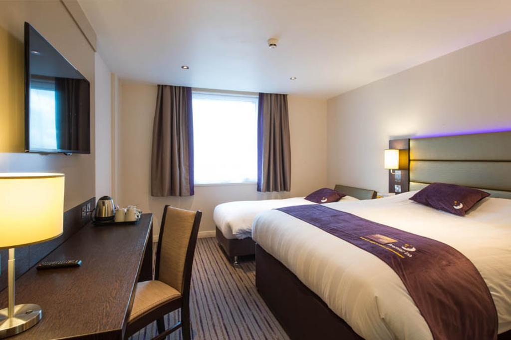 Premier Inn 奥尔德肖特 外观 照片