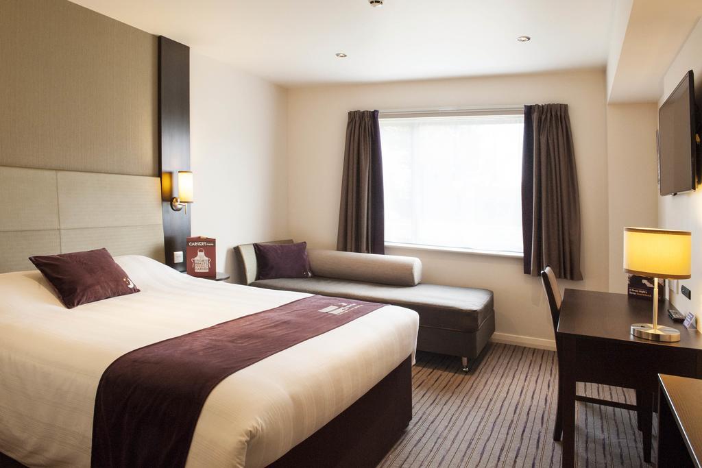 Premier Inn 奥尔德肖特 外观 照片