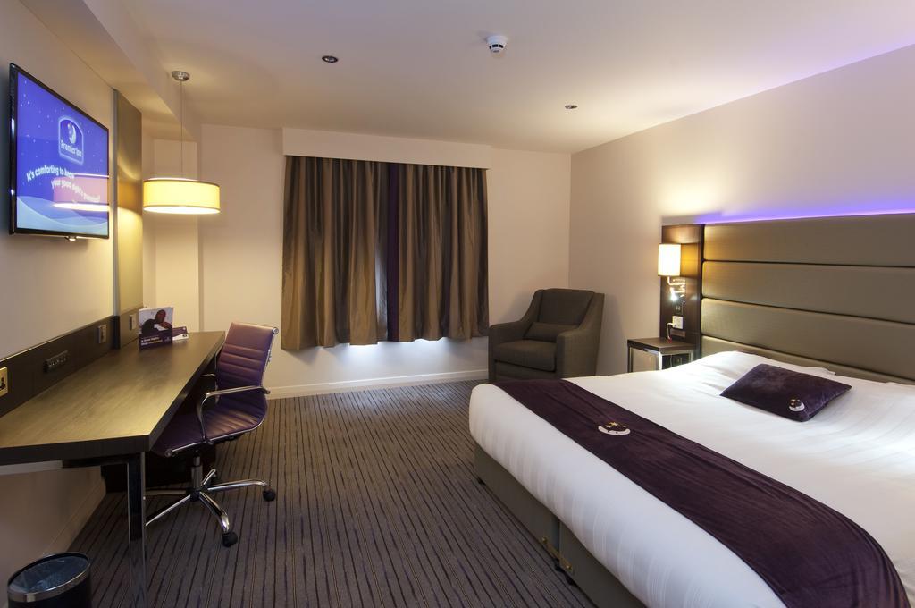 Premier Inn 奥尔德肖特 外观 照片
