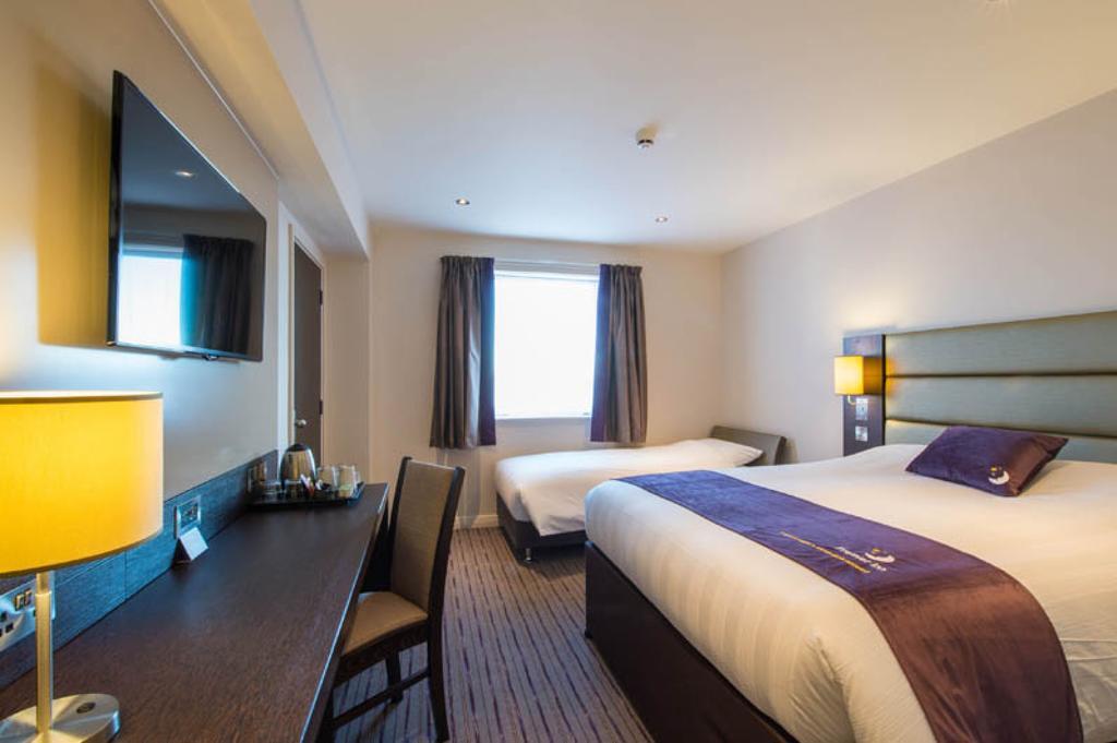 Premier Inn 奥尔德肖特 外观 照片