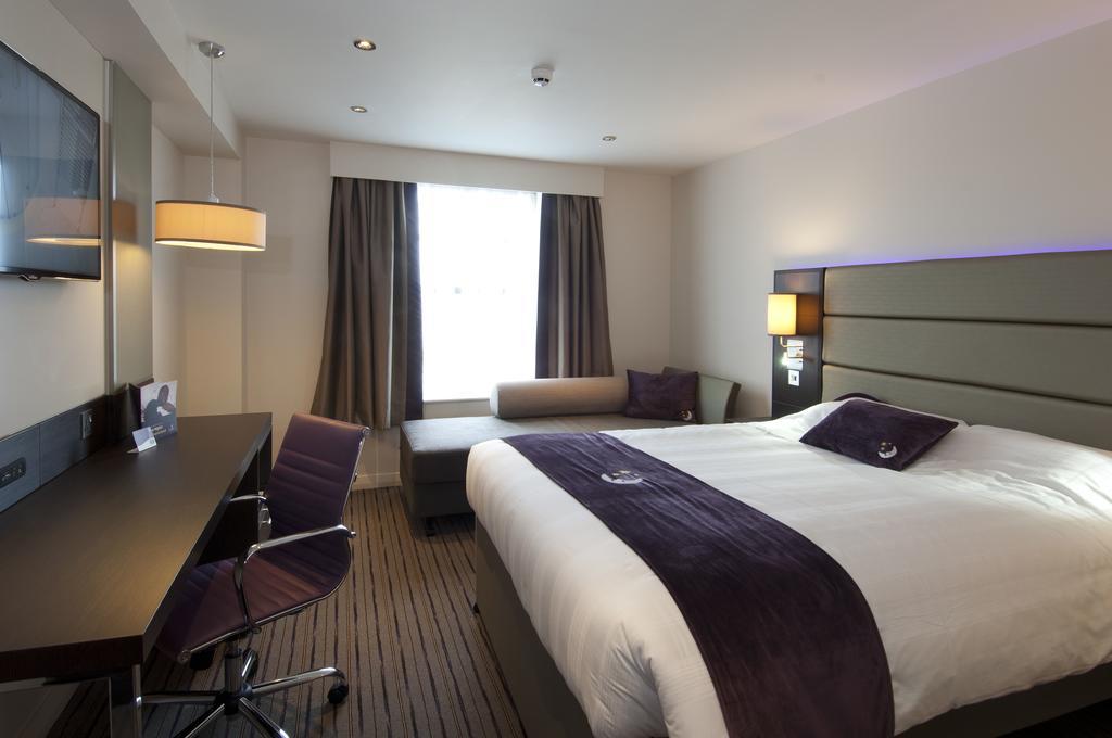 Premier Inn 奥尔德肖特 外观 照片