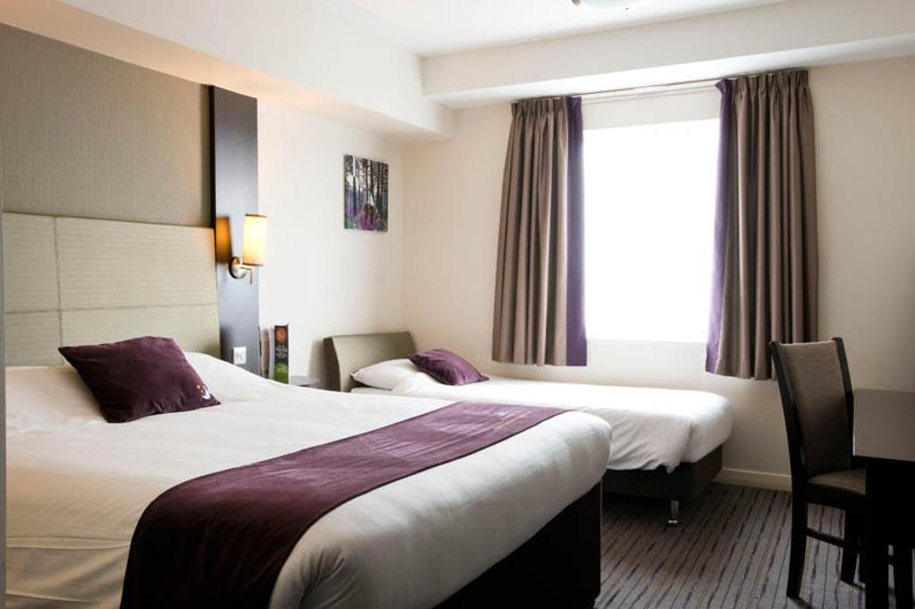 Premier Inn 奥尔德肖特 外观 照片