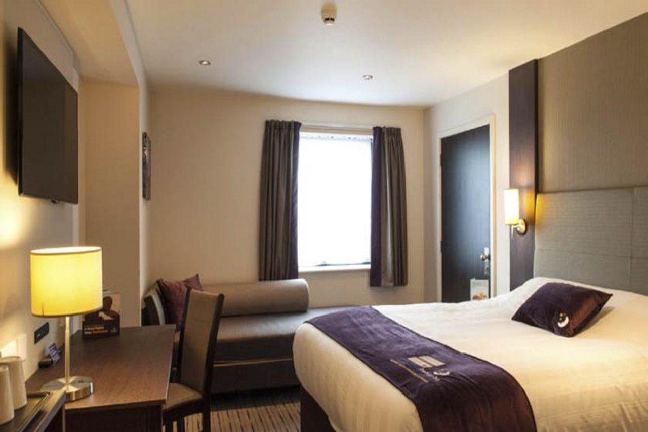 Premier Inn 奥尔德肖特 外观 照片