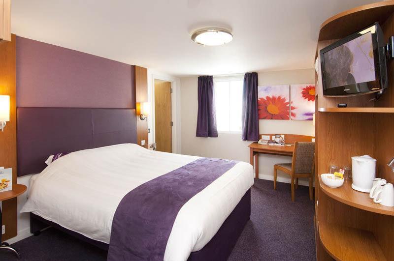 Premier Inn 奥尔德肖特 外观 照片