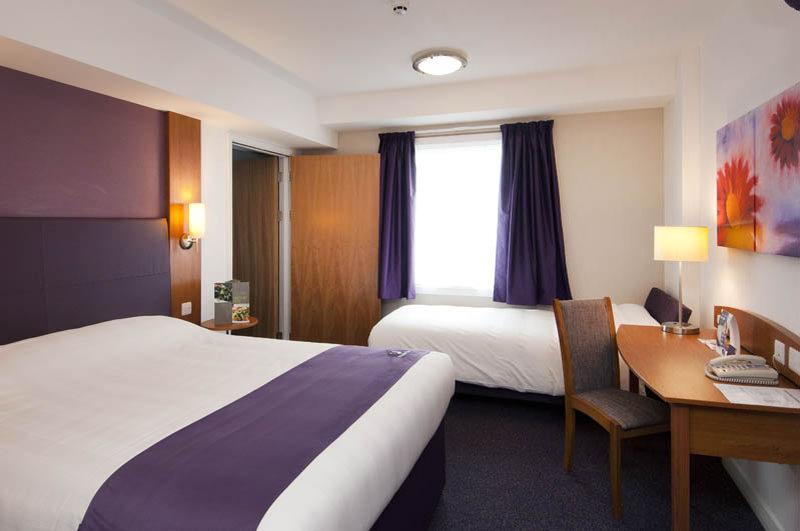 Premier Inn 奥尔德肖特 外观 照片