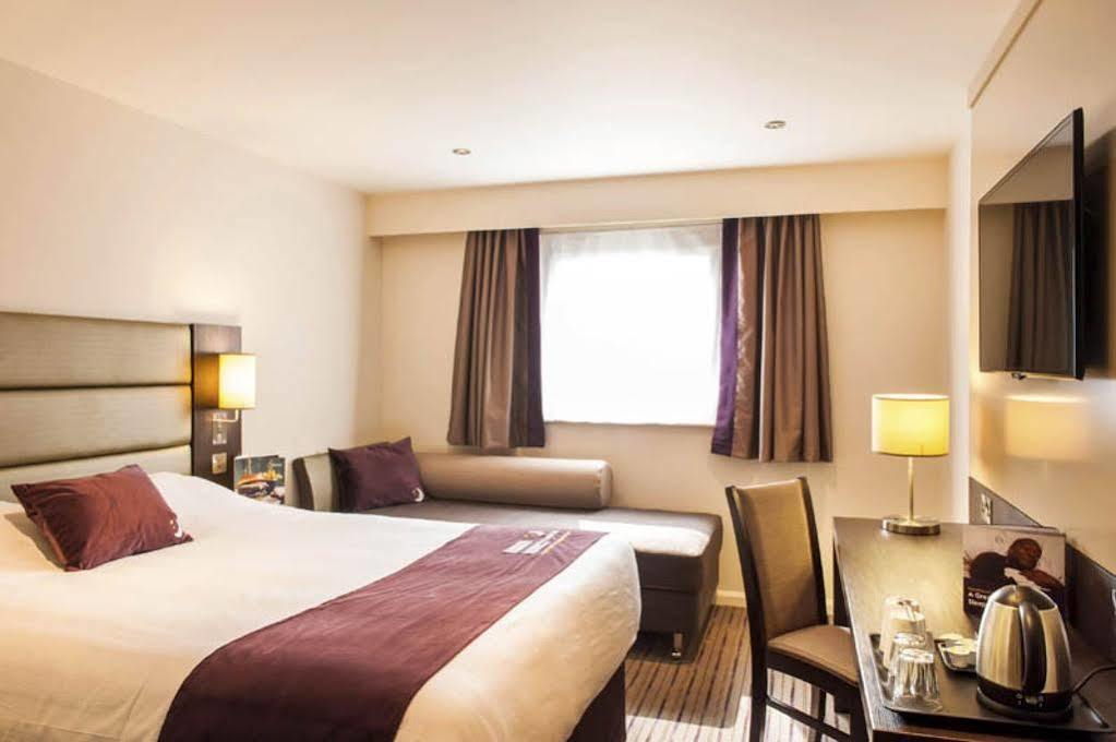 Premier Inn 奥尔德肖特 外观 照片