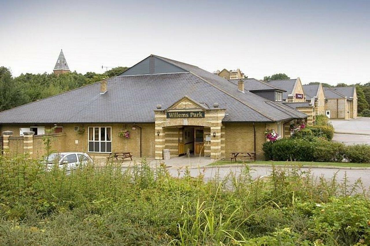 Premier Inn 奥尔德肖特 外观 照片
